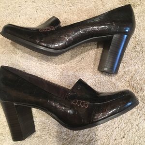 Liz Claiborne flex heels in dark brown size 10